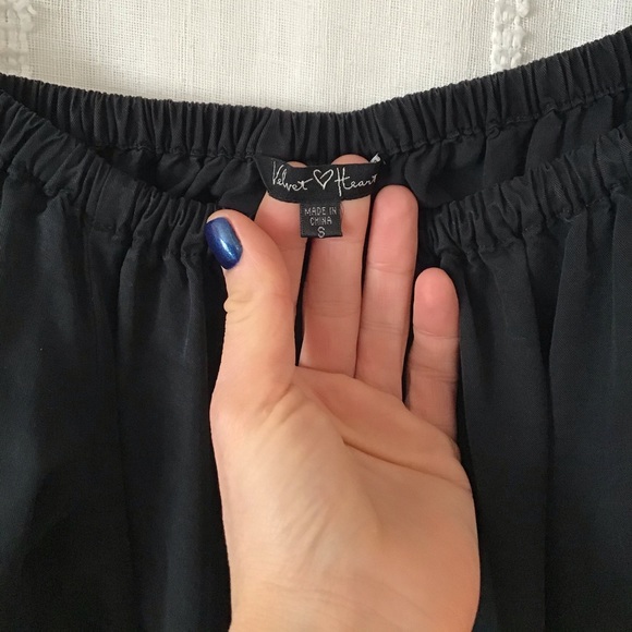 Velvet Heart Off Shoulder Dress - Picture 6 of 7